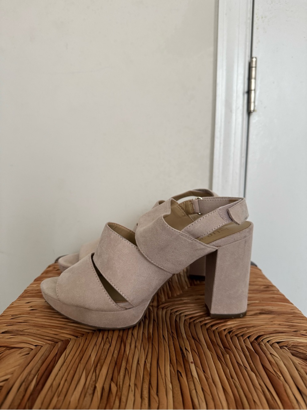 Naturalizer Chunky Slingback Heels in Light Taupe size 8